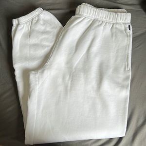 Aritzia boyfriend white joggers, never worn, size Large